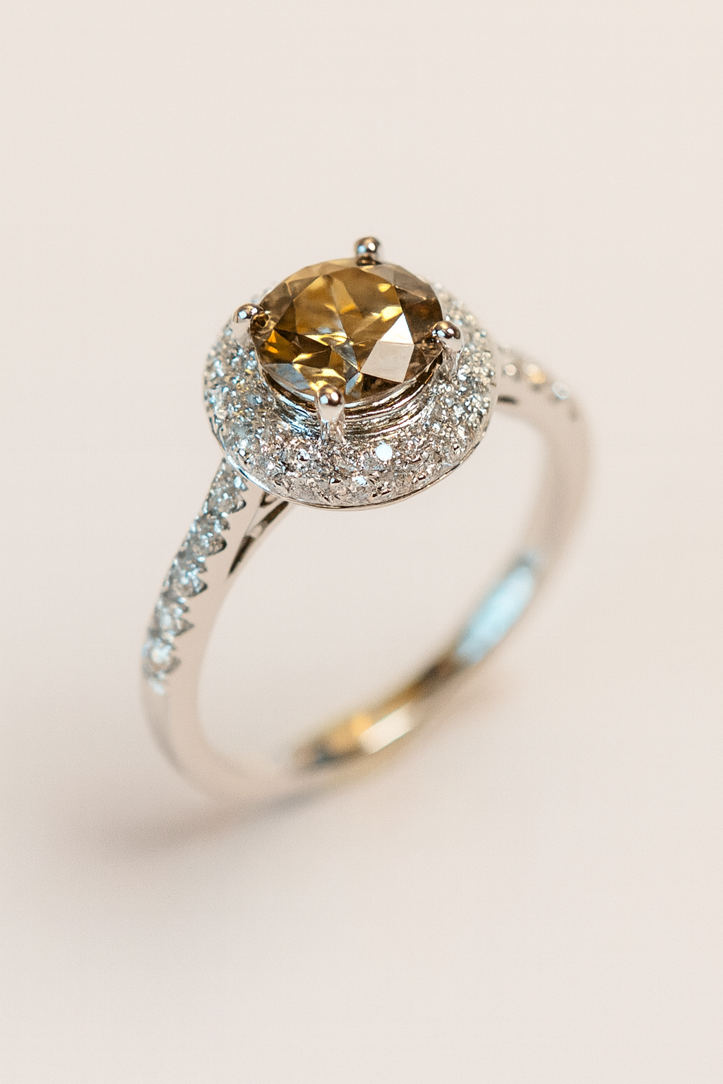 Seri Halo Yellow Diamond Ring