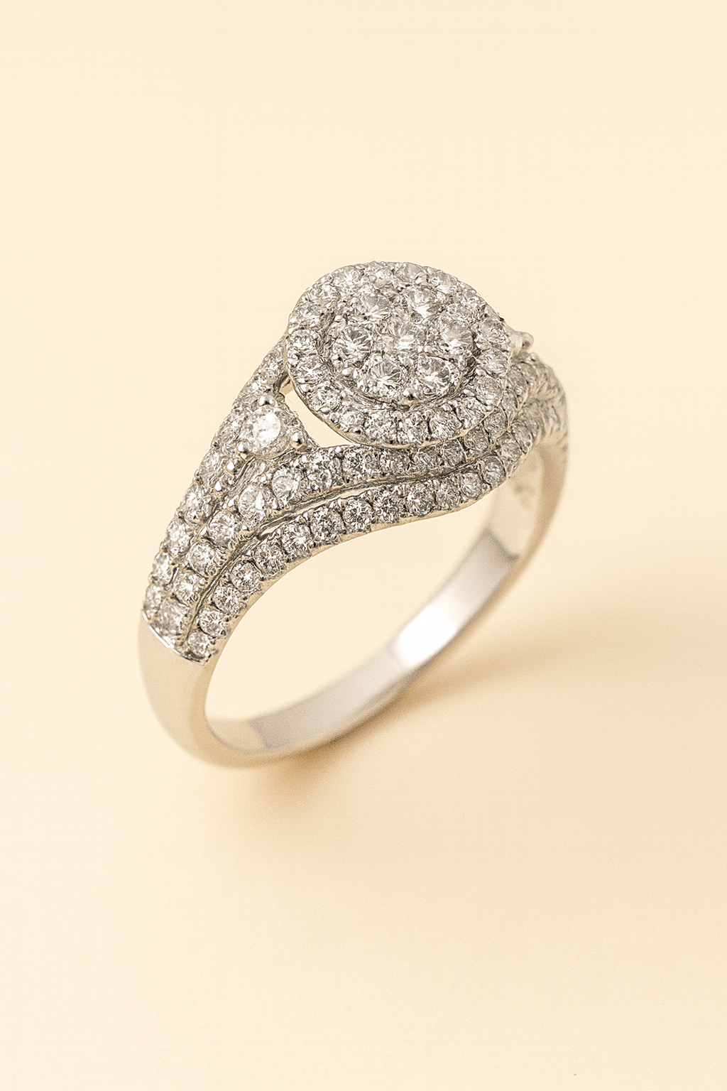 Marilyn Halo Diamond Ring