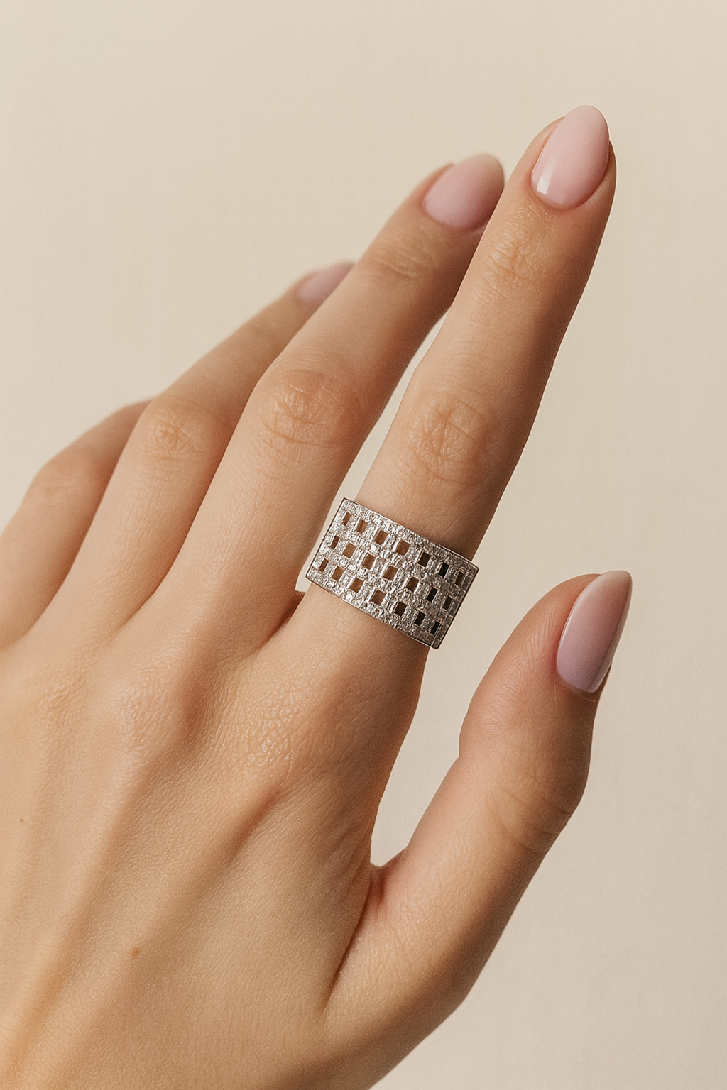 Ambrose Skyline Lattice Pavé Band