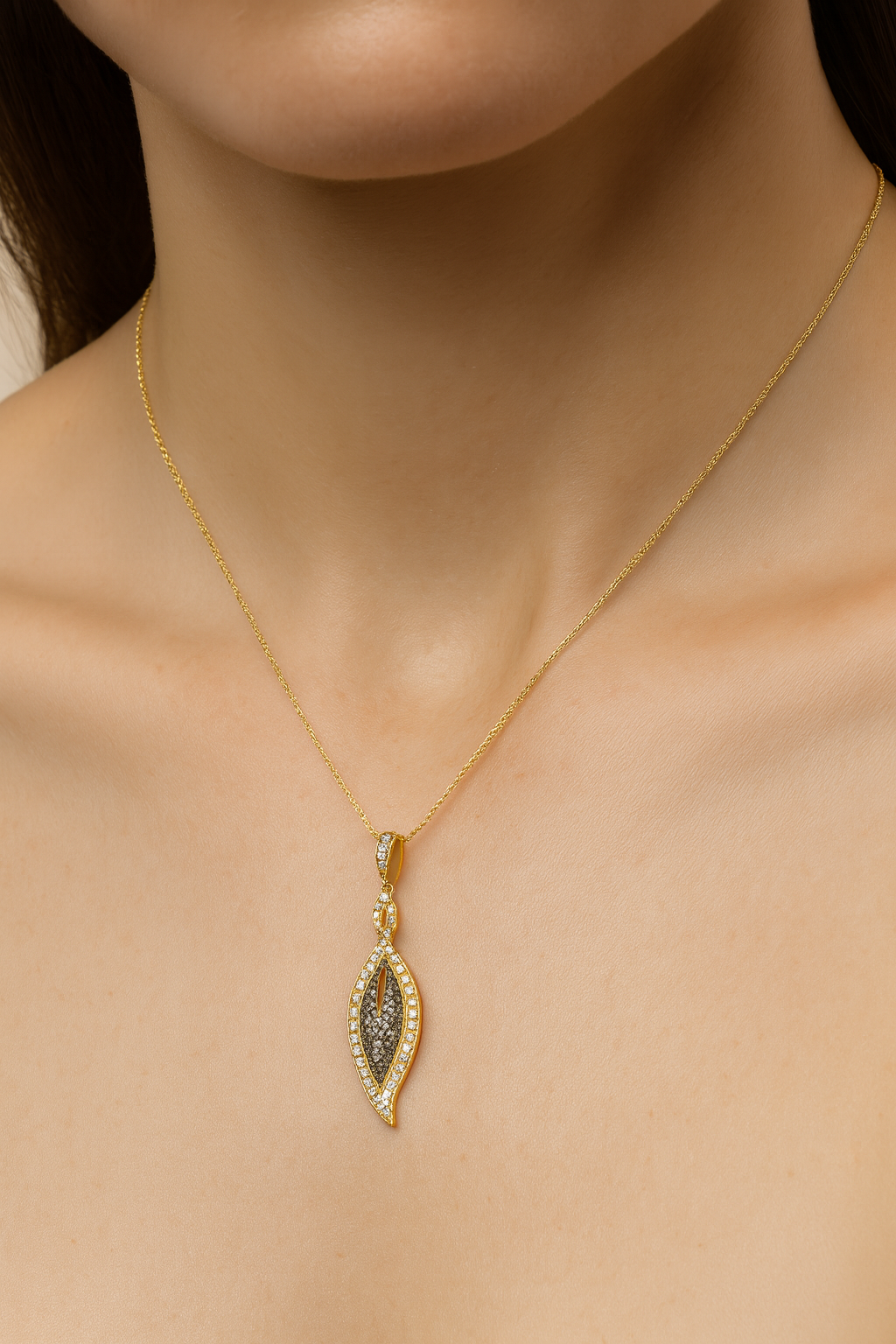 Enchanté Diamond Twist Pendant
