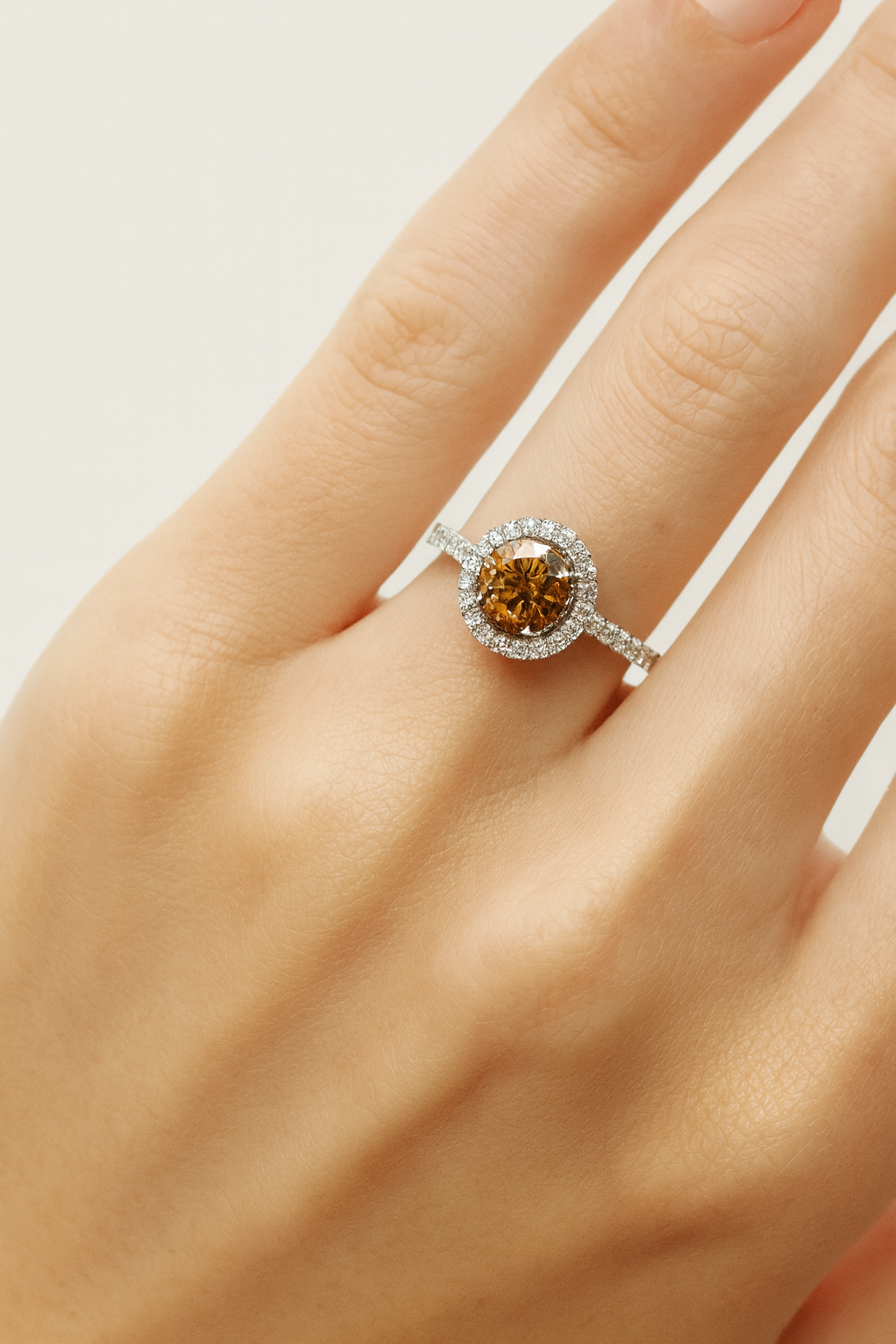 Seri Halo Yellow Diamond Ring